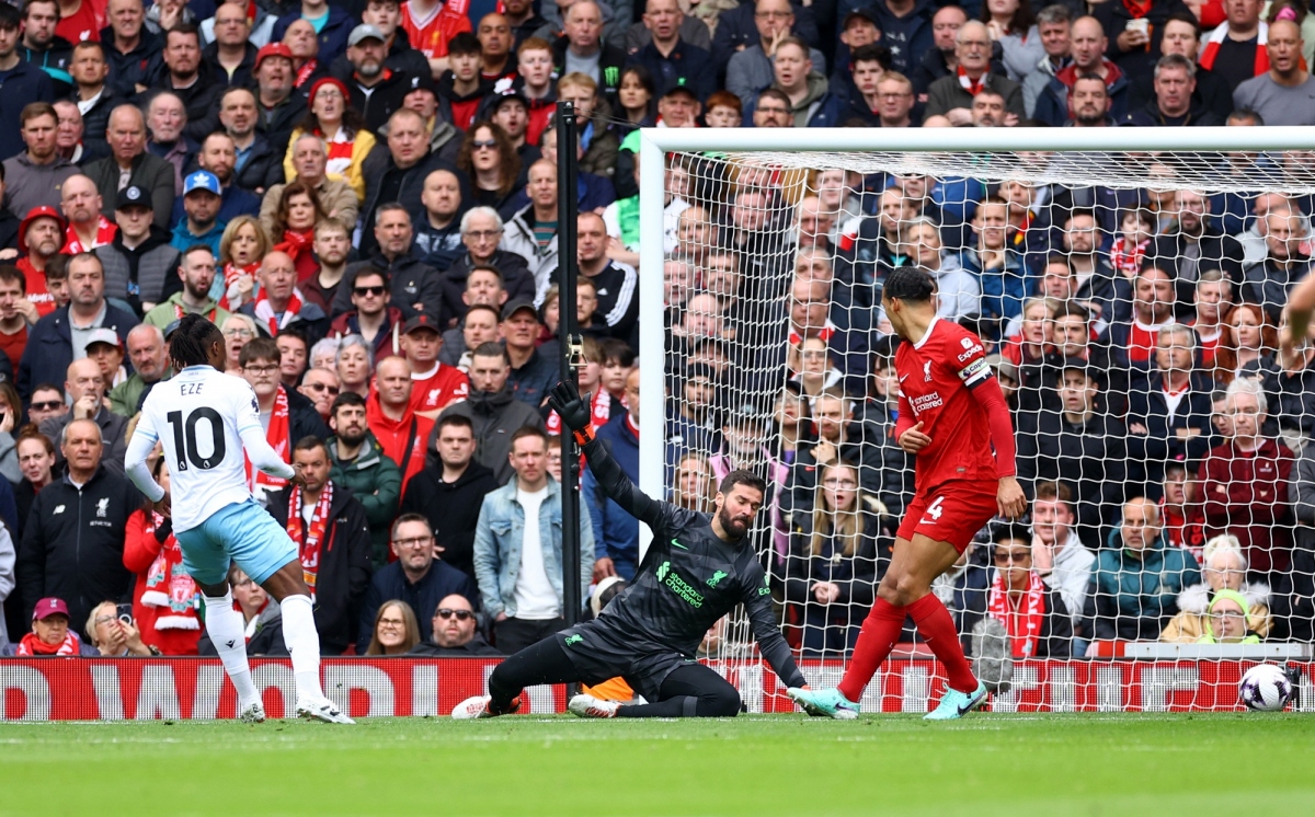 Hàng công vô duyên kỳ lạ, Liverpool thua đau Crystal Palace